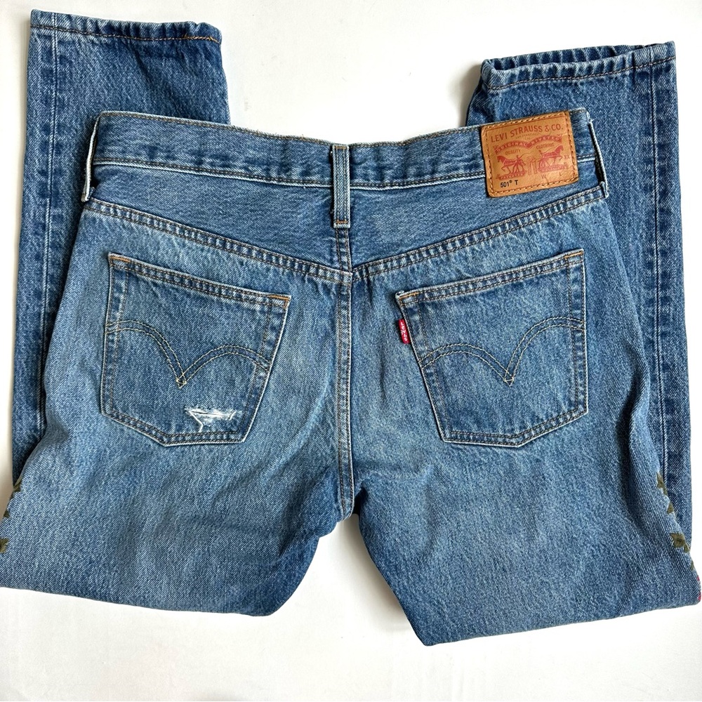 Anthropologie x Levi’s 501 Floral Embroidered Distressed Cropped Taper 27 - Picture 6 of 16